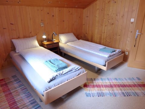 Plant, Sky, Cloud, Window, Building, Mountain, Highland, House, Tree, Land Lot