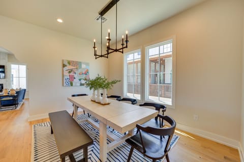 Dining Area | Dishware & Flatware Provided