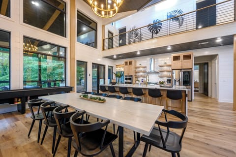 Ample amounts of seating in the dining/kitchen area!