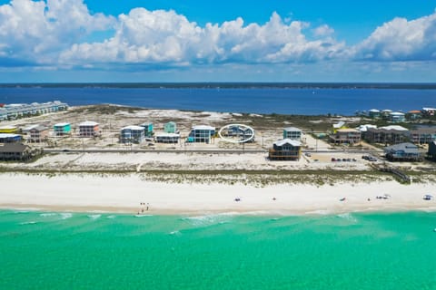 Beach nearby, sun loungers, beach towels