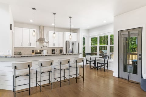 Breakfast Bar and Tea Table