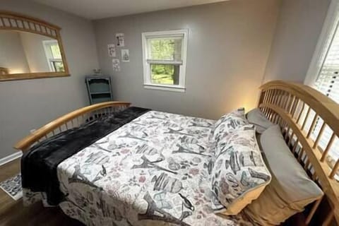 3 bedrooms, travel crib, WiFi, bed sheets