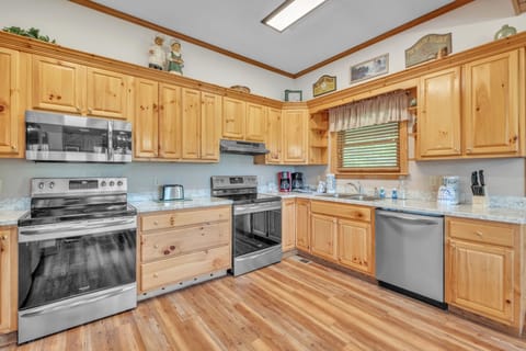 Indoors, Hardwood, Kitchen, Microwave, Oven