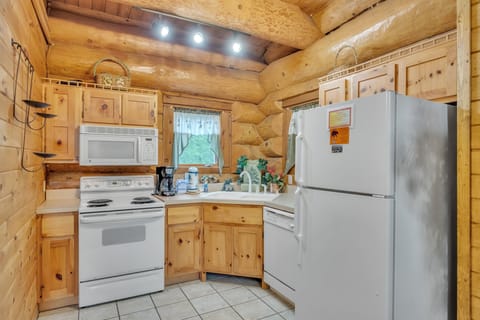 Indoors, Refrigerator, Microwave, Oven, Hardwood