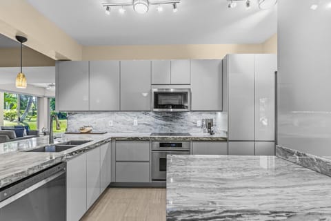 Full kitchen with granite countertops throughout.