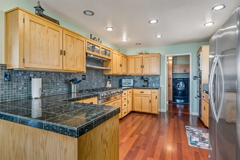 Indoors, Floor, Flooring, Appliance, Washer