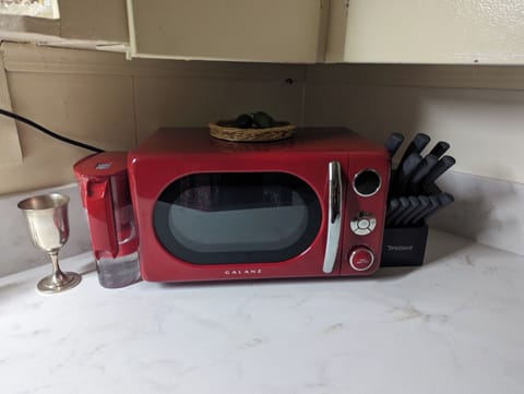 Tomodachi (R) Chef knives with 6 steak and elk knives.