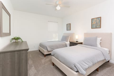 Room 4, 2 twin size beds