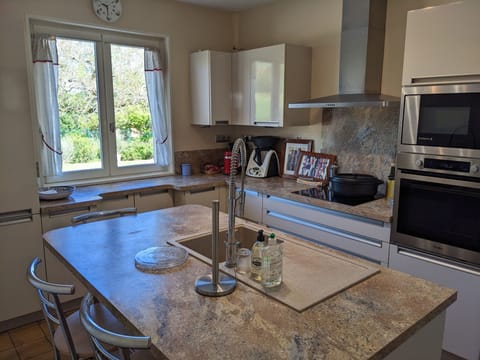 Fully equipped, modern kitchen