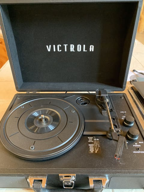 Record player to spin albums
