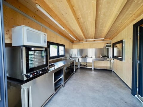 Fridge, stovetop, coffee/tea maker