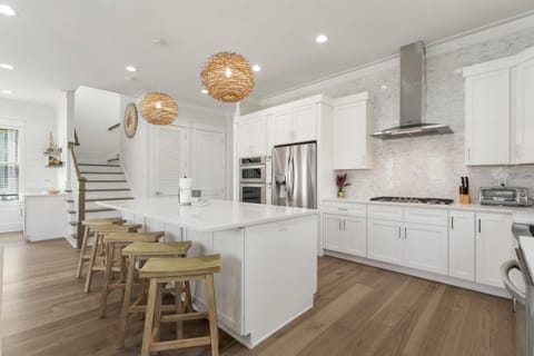 Kitchen with Breakfast Bar