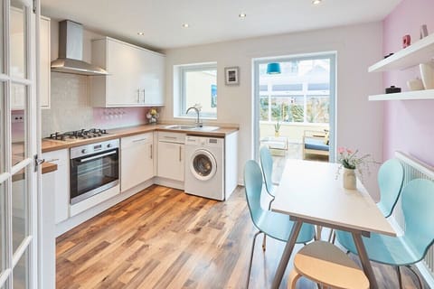 Garden Cottage, Durham - Host & Stay