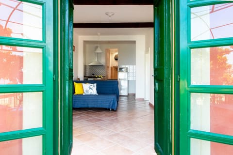 Living Room with Open Kitchen  - Cherry Tree House - Affitti Brevi Italia