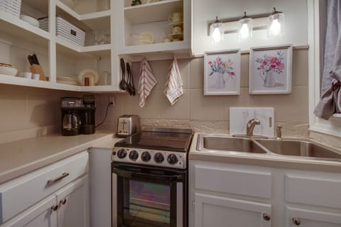 Kitchen | Equipped w/ Cooking Basics
