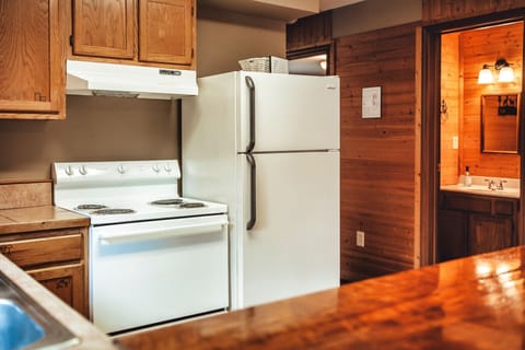 Equipped with the essential kitchen appliances for your vacation.