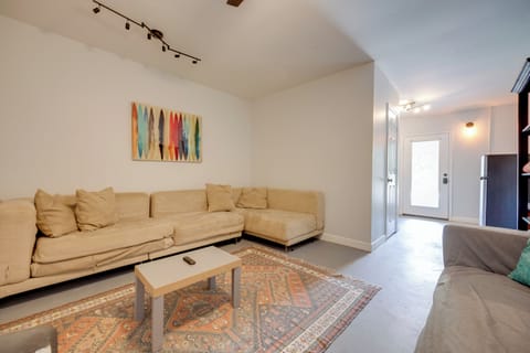 Living Room | Flat-Screen TV w/ Roku | Free WiFi