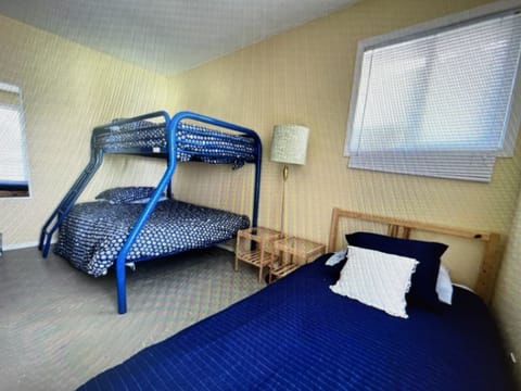 4 bedrooms, desk, free WiFi, bed sheets