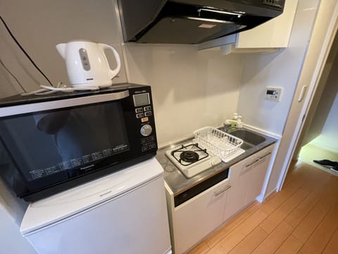 Fridge, microwave, stovetop, electric kettle