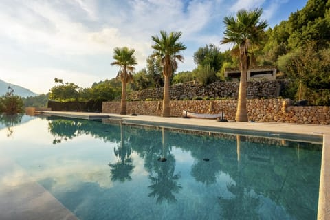 Outdoor pool, an infinity pool