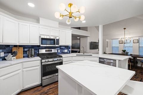 Modern kitchen with all the appliances and accessories you need to cook your own meals.