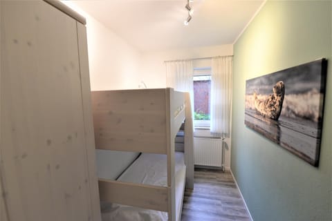 2 bedrooms, travel crib, free WiFi, bed sheets