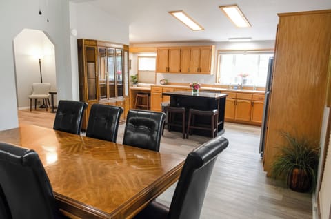 Dining Room / Kitchen - Table set for 8, expandable to 10