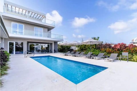 NEW Beachfront 6BR 6BA ~ RooftopDeck ~ PrivatePool (11777)