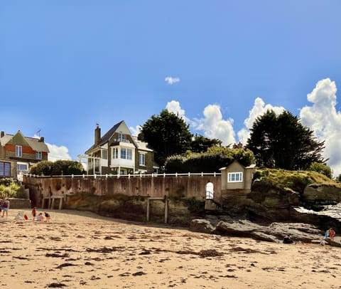 Front of the house as seen from the beach.On the right, the private access door.