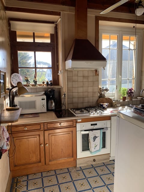 1er étage: Cuisine avec vue sur la plage