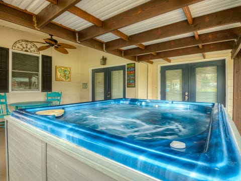 Indoor spa tub