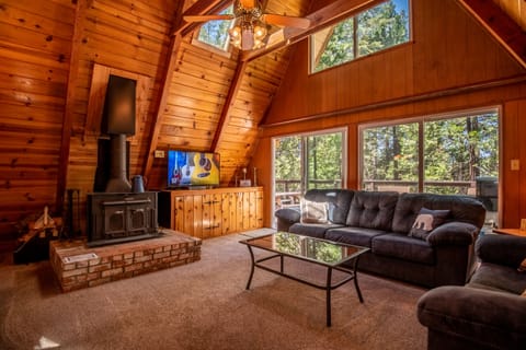 A-Frame Cabin with cozy woodstove and floor furnace for comfort! - A-Frame Cabin with cozy woodstove and floor furnace for comfort!