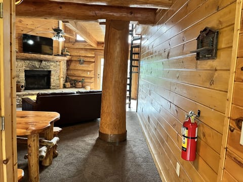 Indoors, Hardwood, Floor, Flooring, Screen