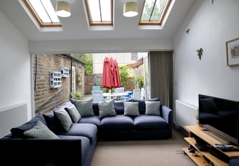 Dragonfly's Living room open to the terrace