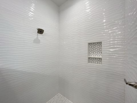 Combined shower/tub