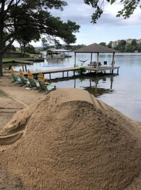 Beach nearby, sun loungers