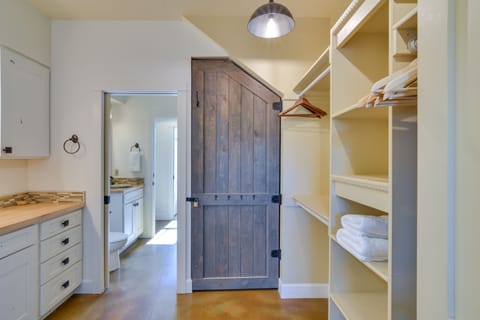 En-Suite Bathroom | Towels Provided | Complimentary Toiletries