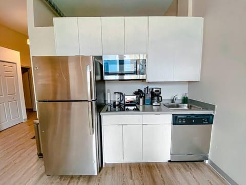 Fridge, microwave, stovetop, dishwasher