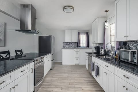 Cooking complete with seating for an audience