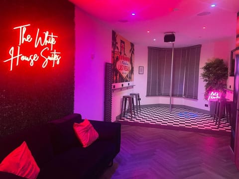 Living Room / Lounge