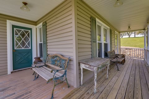 Covered Porch | Outdoor Seating