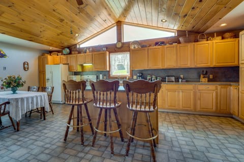 Kitchen | Dining Area | Breakfast Bar