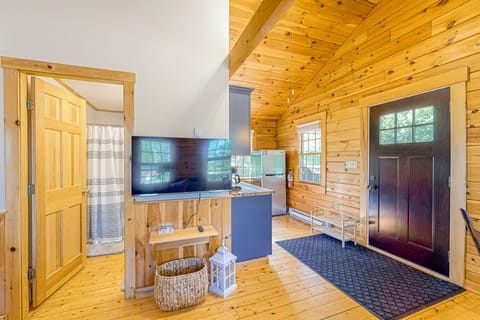 Two log cabins on 5 acres with patios, grill, firepit, outdoor games, & W/D Cabin in Northport