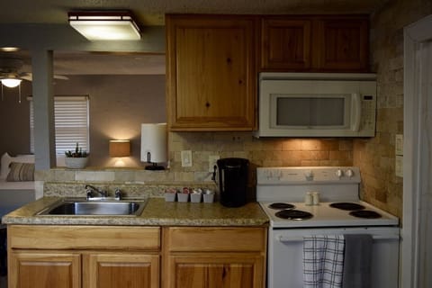 41745863-0B03-474D-882C-963D2568D08B_1_105_c