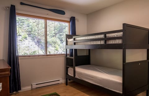 3 bedrooms, in-room safe, free WiFi, bed sheets