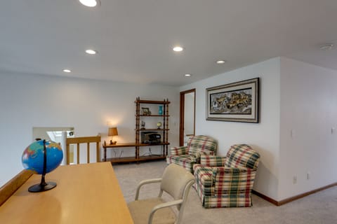 Loft | Laptop-Friendly Workspace