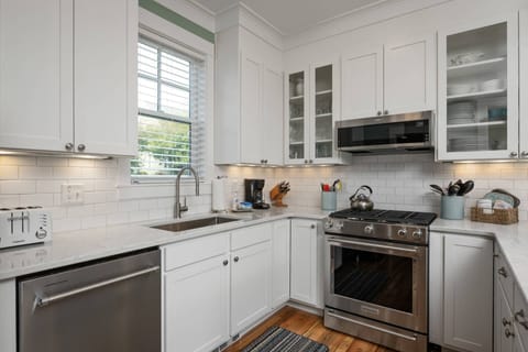 The kitchen at this rental is well stocked with up to date amenities. It is perfect to prepare a quick snack or a sumptuous feast!
