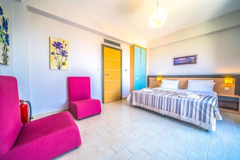 Villa Sirocco - Master bedroom on the upper floor with king size bed!