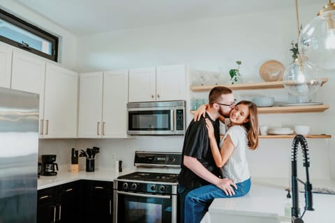 Enjoy our modern and fully-equipped kitchen, perfect for preparing meals and creating special moments during your stay.