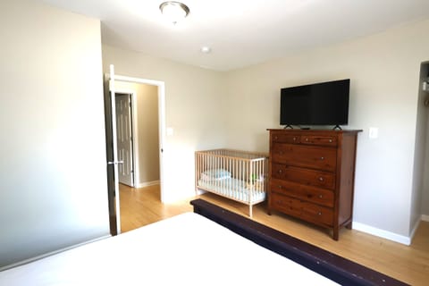 3 bedrooms, iron/ironing board, travel crib, free WiFi